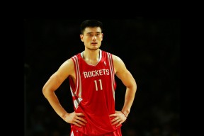 爱游戏-塔图姆生涯第十二季封神夜，雄鹿主场沸腾，对手球迷高呼MVP！